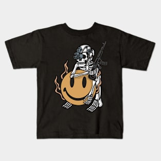 Smiley gun Kids T-Shirt